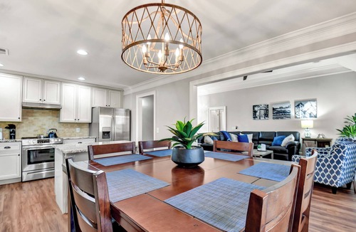Athens House | Eastside Grove Fire Pit King Suite Near UGA