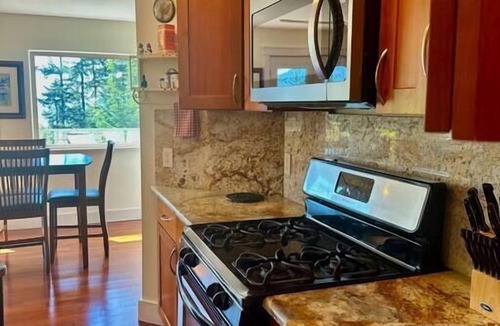 Eastsound House | Eastsound Overlook - NEW LISTING/SALISH VIEWS/WALK TO TOWN!