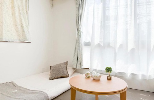 Higashinari Apartment | Easy access 4 bedrooms 2 bathrooms for 8 people 5min walk to Tsuruhashi station direct access to Namba Nara and USJ near hot springs and shopping streets