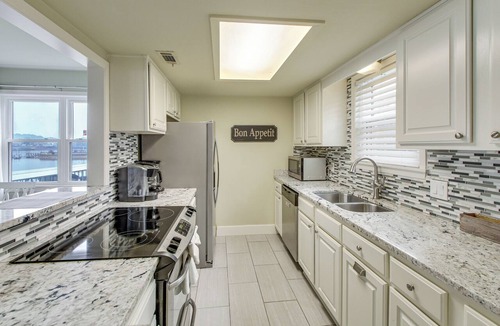 Lake Hamilton Condo | Easy-Access Lake Hamilton Condo w/Fireworks View