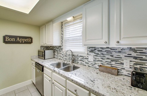 Lake Hamilton Condo | Easy-Access Lake Hamilton Condo w/Fireworks View