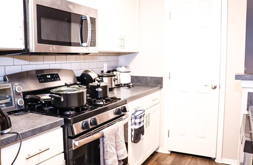 Norcross Apartment | Easy Access luxurious kingbed