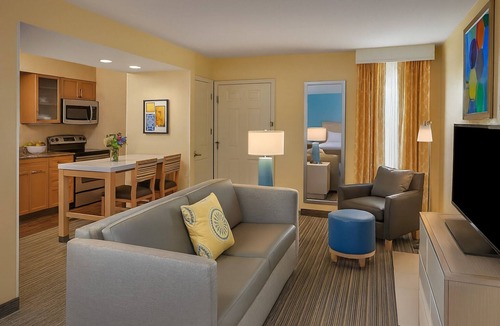 Middleburg Heights Hotel | Easy Access to Cleveland Hopkins In'tl Airport! FREE Parking, Pets Allowed!