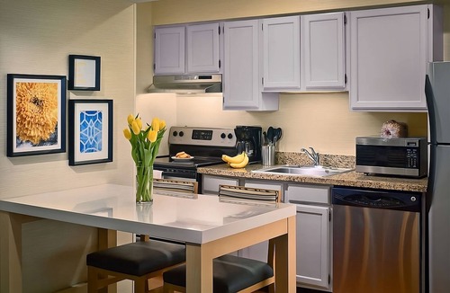 Middleburg Heights Hotel | Easy Access to Cleveland Hopkins In'tl Airport! FREE Parking, Pets Allowed!