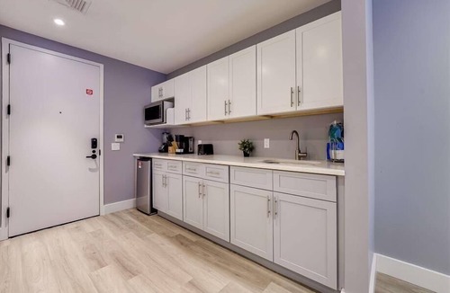 Port Morris Hotel | Easy access to I-87 Studio 2K BR | Linens/Towels