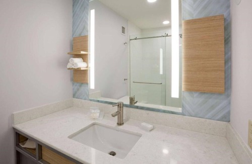 Eagan House | Easy access to malls, the airport, and family fun