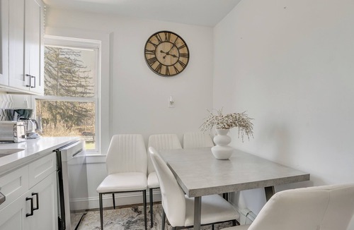 Mamaroneck Apartment | Easy Access to NYC! Sleek Suburban Apartment
