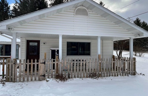 St. Helen House | Easy access to ORV trails, trailer parking, fenced-in yard for Fido!