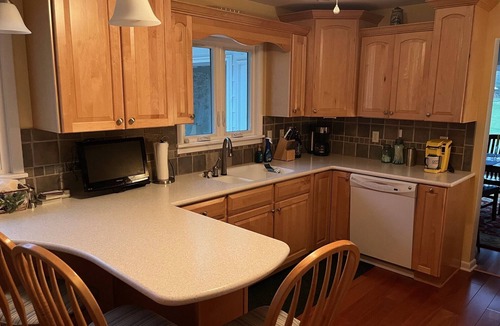 Corry House | Easy access to tri-state attractions. Lakes, golf, wildlife and more.