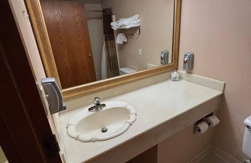 Marysville Hotel | Easy Access to Local Dining & Attractions | Free Parking | Deluxe 2 Queen Beds
