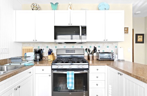 Treasure Island House | easy access to beach, large family retreat, huge outdoor area