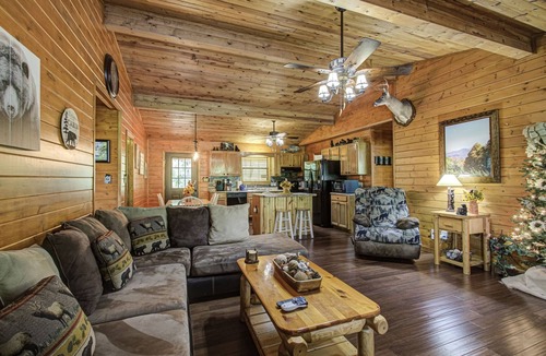 Sevierville House | Easy Accessibility Cabin In Dogwood Farms For 4 People