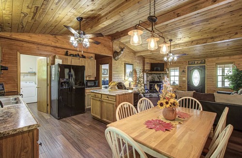 Sevierville House | Easy Accessibility Cabin In Dogwood Farms For 4 People