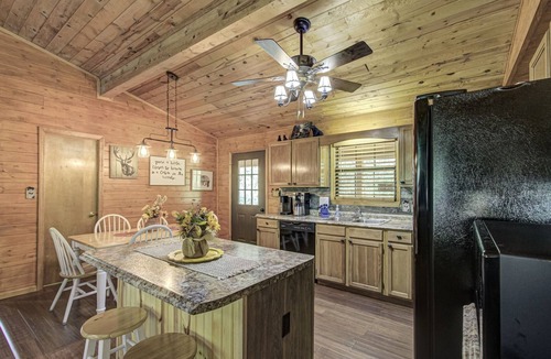 Sevierville House | Easy Accessibility Cabin In Dogwood Farms For 4 People