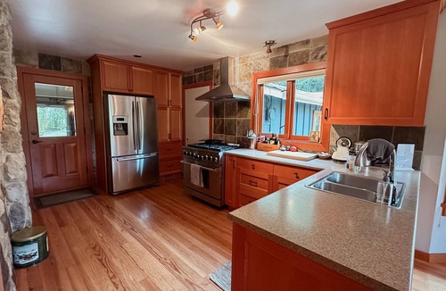 Mill Bay House | Easy Acres - Private and Beautiful Home in the Cowichan Valley (pet friendly!)