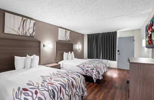 Sandston Hotel | Easy Airport Access 2-Bed Rooms w/2 Beds Near Richmond Dining & Entertainment