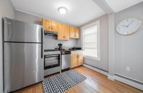 Columbus Park - Andrew Square Apartment | Easy Commute South Boston 4BR 1BTH Apartment