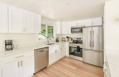 Victory Heights House | Easy FIFA Access — 17 min to Fan Zone, 24 min to Stadium + 5BR Family Retreat @ Private Creek Fast