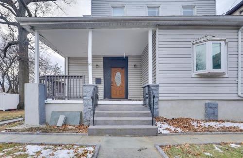 South Side Apartment | Easy NYC Access: Updated Apt Near Parks & Bay!