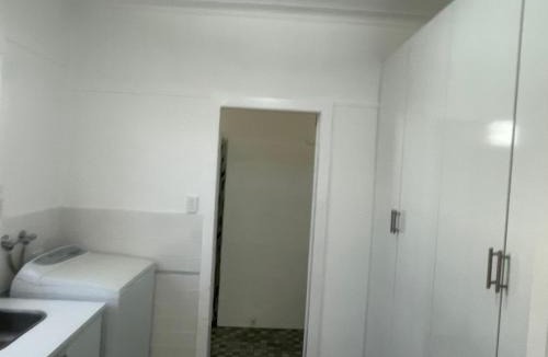 Forest Hill House | Easy Wagga Stopover, Spacious & Comfortable