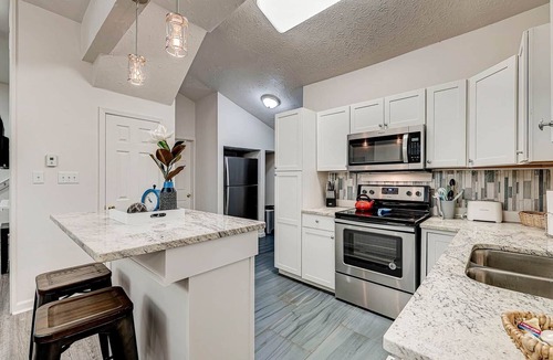 Babe Denny House | Easy Walk To LucasOil, Conv.Ctr., Gainbridge, Dwntn