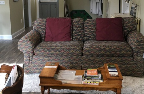 Venable Apartment | Easy walk to UVA from this fabulous Rugby studio