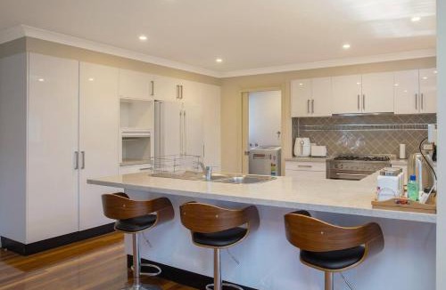 Wyong House | Easygoing Poolside Relaxation on Wyong River