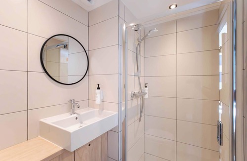 La Villette Hotel | easyHotel Marseille Euromed
