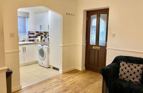 Spalding Apartment | EasyRest Spalding - 4 Beds & Free Parking - Central & Modern Open Plan Apartment - Convenient Location