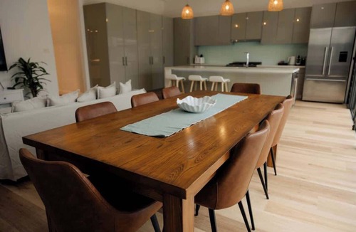 Hamilton House | Eat Street Family Retreat 3Bed, 2Bath, Playground