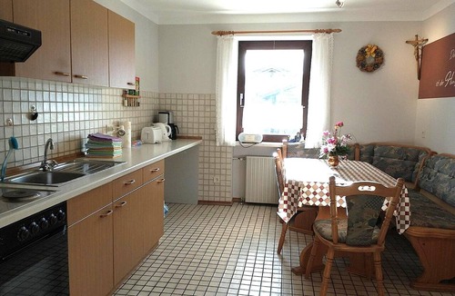 Traitsching Apartment | Ebenerdige Ferienwohnung mit Terrasse für bis zu 4 Personen