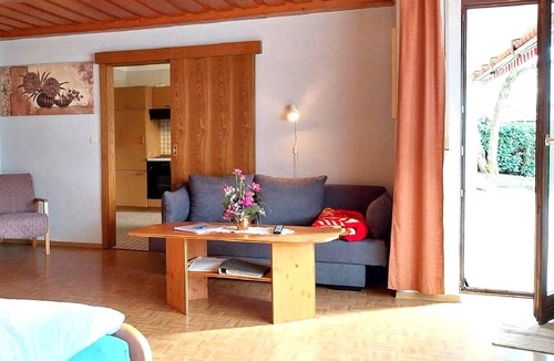 Traitsching Apartment | Ebenerdige Ferienwohnung mit Terrasse für bis zu 4 Personen
