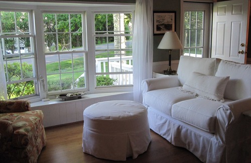Owls Head Cottage | 'Ebb and Flow' a light and airy seaside get-away at Crescent Beach