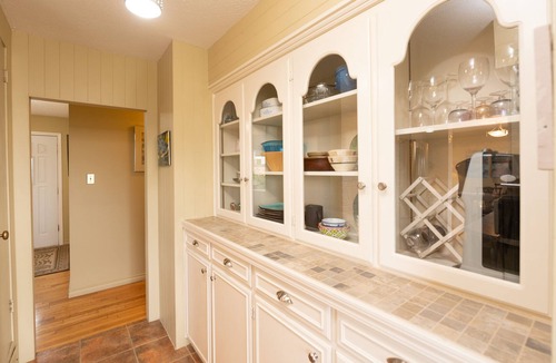 Campbell River House | Ebb and Flow Inn