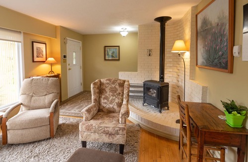 Campbell River House | Ebb and Flow Inn