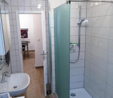 Kilianstadten Apartment | Ebenerdige Ferienwohnung mit großer Terrasse in der Nähe des Waldes, zum wohlfühlen