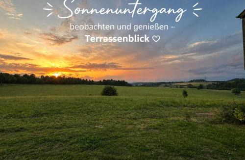 Frankenberg House | Ebenerdiges Ferienhaus auf 24000 qm mit Sauna, Weitblick & Terrassen - NaturZentral
