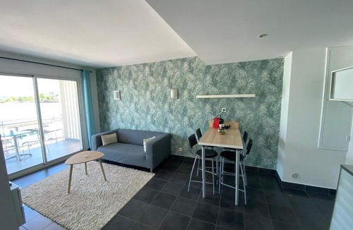 Le Bourget-du-Lac Apartment | ECHAPPEE BELLE AU BORD DU LAC