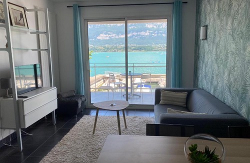 Le Bourget-du-Lac Apartment | ECHAPPEE BELLE AU BORD DU LAC