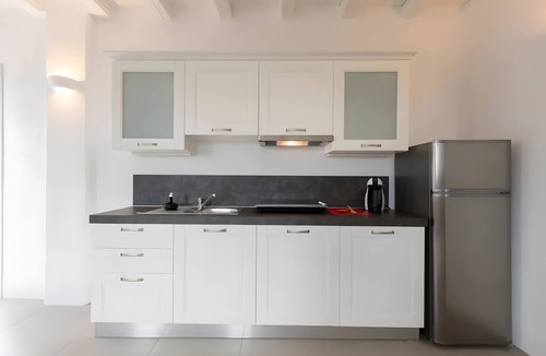 Psathi House | Echinousa Kimolos Maisonette no4 Hotel Apartment with Sea View, Wi-Fi and Air Conditioning