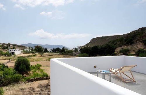 Psathi House | Echinousa Kimolos Maisonette no4 Hotel Apartment with Sea View, Wi-Fi and Air Conditioning