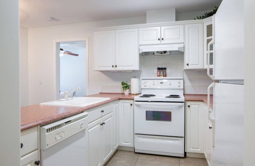 Harrison Hot Springs Apartment | Echo Beach 2 Bed Lake View and Walkable to Beach