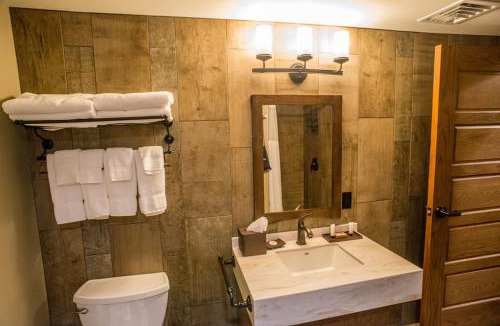 Hartshorn Hotel | Echo Bluff State Park Lodge and Cabins