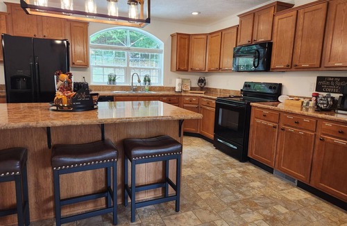 Creola Cabin | Echo Hill - private cabin w/hot tub, backs to woods, close to Hocking Hills