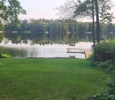Wild Rose House | Echo's Escape on Wilson Lake