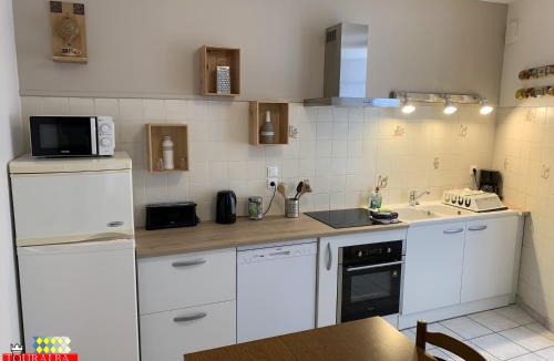 Aubeterre-sur-Dronne Apartment | Echoppe Ancienne Boutique de cordonnier avec jardin privé