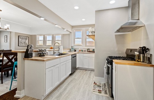 Milwaukee Apartment | Eclectic 2 Bed Apt W/Parking Near State Forest