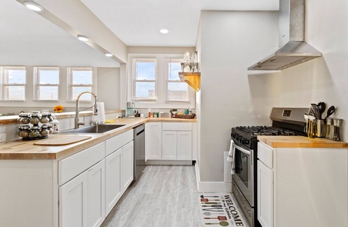 Milwaukee Apartment | Eclectic 2 Bed Apt W/Parking Near State Forest