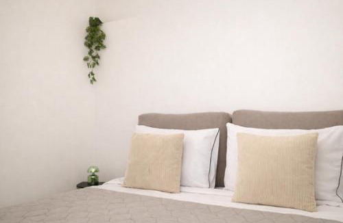 Kerem HaTeimanim Apartment | Eclectic 2BR Bauhaus by Kerem TLV