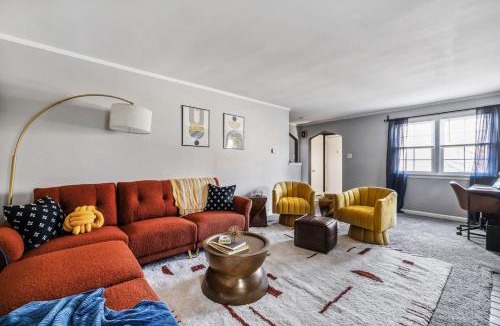 Mount Lebanon House | Eclectic 4Bed with BBQ-Firepit-Games-secretGarden & 7 mile to Downtown